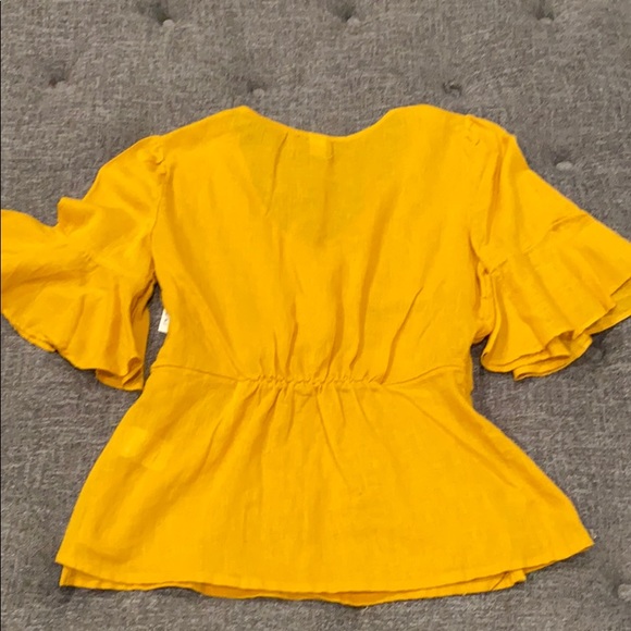 🌸NWT peplum wrap top - Picture 3 of 3